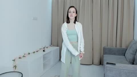 Lynsey online show from April 5, 6:05 pm