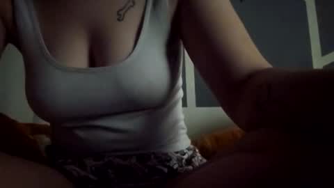 lyssacroft online show from December 22, 8:10 am