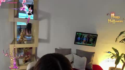 Snapshot of m1lk_choc chatting on October 28, 3:24 pm Mila online show from October 28, 3:24 pm