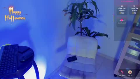 Snapshot of m1lk_choc chatting on October 10, 9:41 pm Mila online show from October 10, 9:41 pm