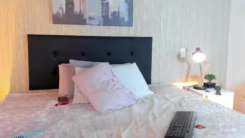 m_antonia online show from April 16, 8:31 pm