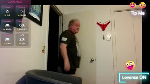 mackdocc001 online show from November 2, 7:36 pm