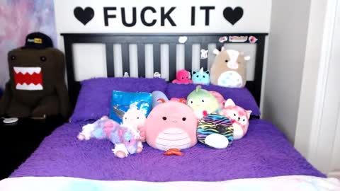 Mackenzie Wolfe online show from November 15, 4:36 am