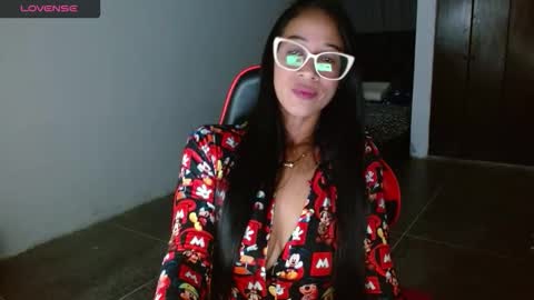 Snapshot of madam_klauss chatting on September 30, 1:38 am EMILY online show from September 30, 1:38 am