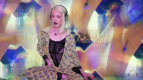 Madame Lucifer online show from April 14, 7:06 pm