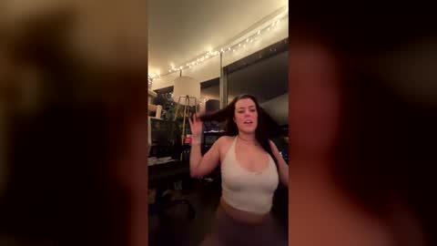 maddie_tha_baddie online show from April 22, 3:02 am