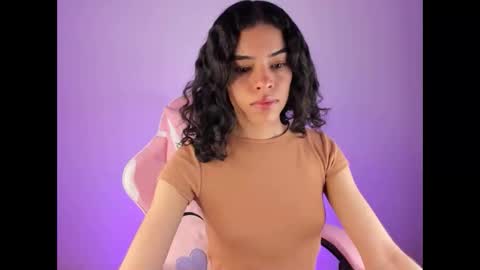 Snapshot of maddy_parker__ chatting on October 7, 10:33 am maddy_parker__ online show from October 7, 10:33 am