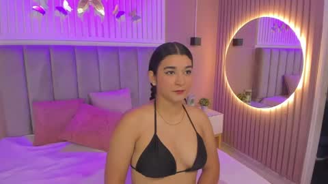 Maddy  online show from April 14, 11:35 am