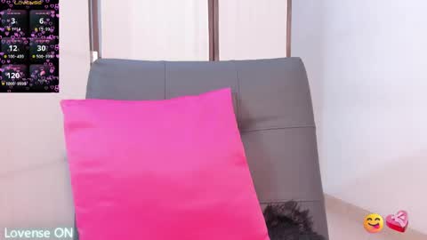 M A D D Y Z O E  online show from February 14, 4:20 pm