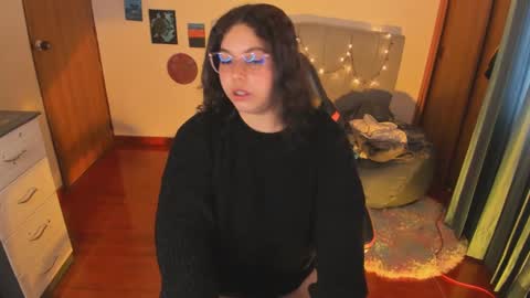 Snapshot of madelaine_taylor chatting on September 14, 4:08 pm madelaine_taylor online show from September 14, 4:08 pm