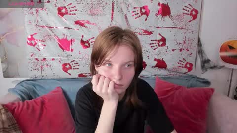 Snapshot of madelaines chatting on October 25, 9:19 am madelaines online show from October 25, 9:19 am