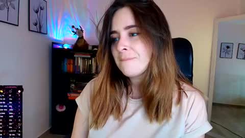 madelamee online show from November 28, 1:57 am