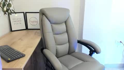 Madeleine  online show from September 12, 1:29 am