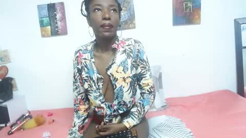 Snapshot of madeline_woods chatting on October 21, 11:37 am Madeline online show from October 21, 11:37 am