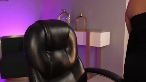 Snapshot of madelinefox_ chatting on September 19, 8:51 am Madeline online show from September 19, 8:51 am