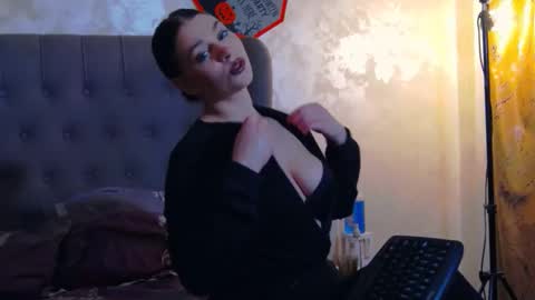 madelynvelure online show from November 1, 3:00 pm