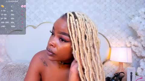 Madisson Lopez online show from November 12, 12:02 am