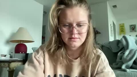 madlymads online show from December 18, 2:23 pm