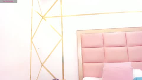 Snapshot of mady_edwards chatting on December 25, 9:00 pm Mady online show from December 25, 9:00 pm