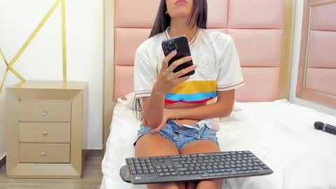 Snapshot of mady_edwards chatting on January 18, 11:11 pm Mady online show from January 18, 11:11 pm