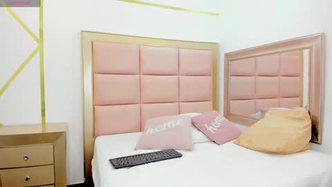 Snapshot of mady_edwards chatting on January 18, 2:03 am Mady online show from January 18, 2:03 am