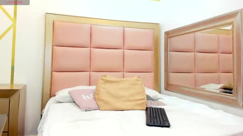 Snapshot of mady_edwards chatting on January 29, 3:33 am Mady online show from January 29, 3:33 am