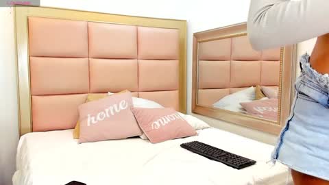 Snapshot of mady_edwards chatting on January 26, 3:48 am Mady online show from January 26, 3:48 am