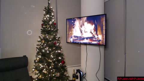 Snapshot of maevemads chatting on December 14, 1:17 am Meaves online show from December 14, 1:17 am