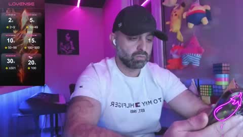 Snapshot of magabear chatting on February 27, 10:31 pm Magabear online show from February 27, 10:31 pm