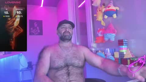 Snapshot of magabear chatting on February 10, 4:14 pm Magabear online show from February 10, 4:14 pm
