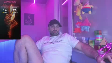 Snapshot of magabear chatting on February 16, 10:43 pm Magabear online show from February 16, 10:43 pm