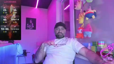 Snapshot of magabear chatting on March 12, 9:55 am Magabear online show from March 12, 9:55 am