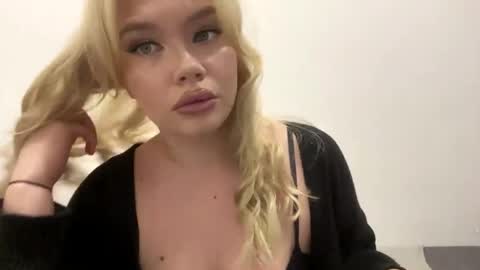 Molly online show from May 16, 4:16 pm
