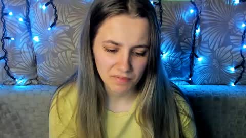 Maggie online show from April 22, 2:52 am