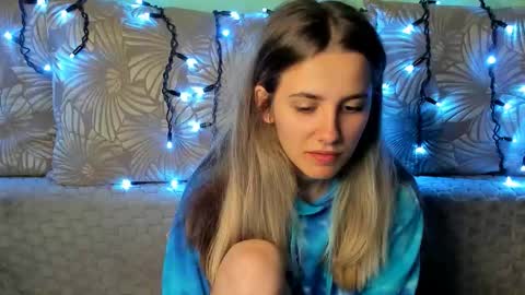 Maggie online show from October 27, 3:28 am