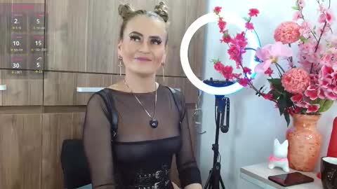 Snapshot of maghenta chatting on October 22, 9:05 pm Maghenta-MS mature online show from October 22, 9:05 pm