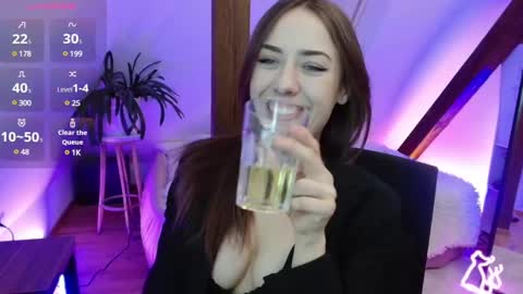 Zooey online show from February 12, 7:45 pm