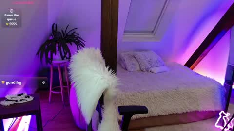 Zooey online show from January 14, 6:49 pm