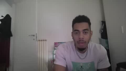 Snapshot of magicsempai chatting on December 10, 11:54 am Magicsempai online show from December 10, 11:54 am