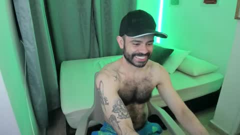 Snapshot of magnus_king chatting on October 18, 10:03 pm online show from October 18, 10:03 pm