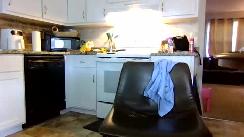 Snapshot of magsjane chatting on October 8, 6:58 pm Kaye online show from October 8, 6:58 pm