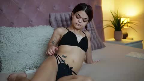  Maia  online show from November 25, 10:30 pm