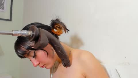 maibys online show from April 11, 6:40 am