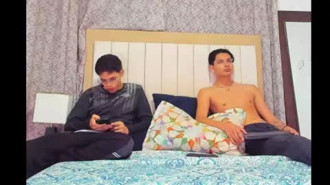 maicol_ruiz972049 online show from May 2, 2:17 am