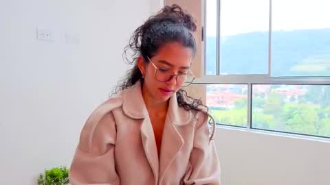   Lauu online show from March 27, 8:54 pm