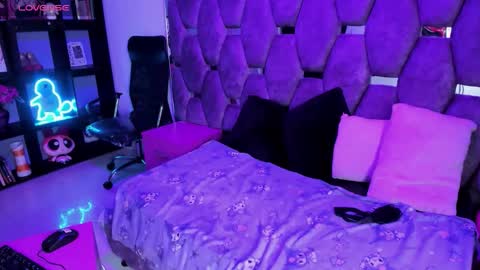 maky_coss online show from April 29, 2:22 pm