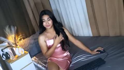 maliacollins online show from July 28, 3:21 pm