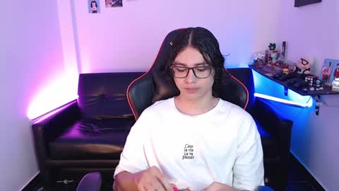 Snapshot of malik_harrison_ chatting on January 10, 2:13 pm Malik online show from January 10, 2:13 pm