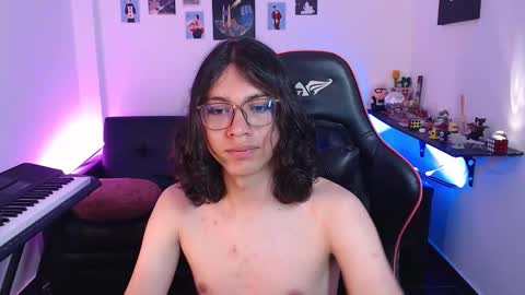 Snapshot of malik_harrison_ chatting on October 21, 5:16 pm Malik online show from October 21, 5:16 pm