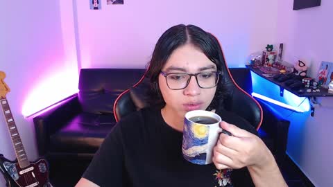 Snapshot of malik_harrison_ chatting on January 16, 1:36 pm Malik online show from January 16, 1:36 pm